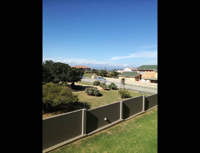 2 BEDROOM APARTMENT FOR SALE IN JEFFREYS BAY CENTRAL